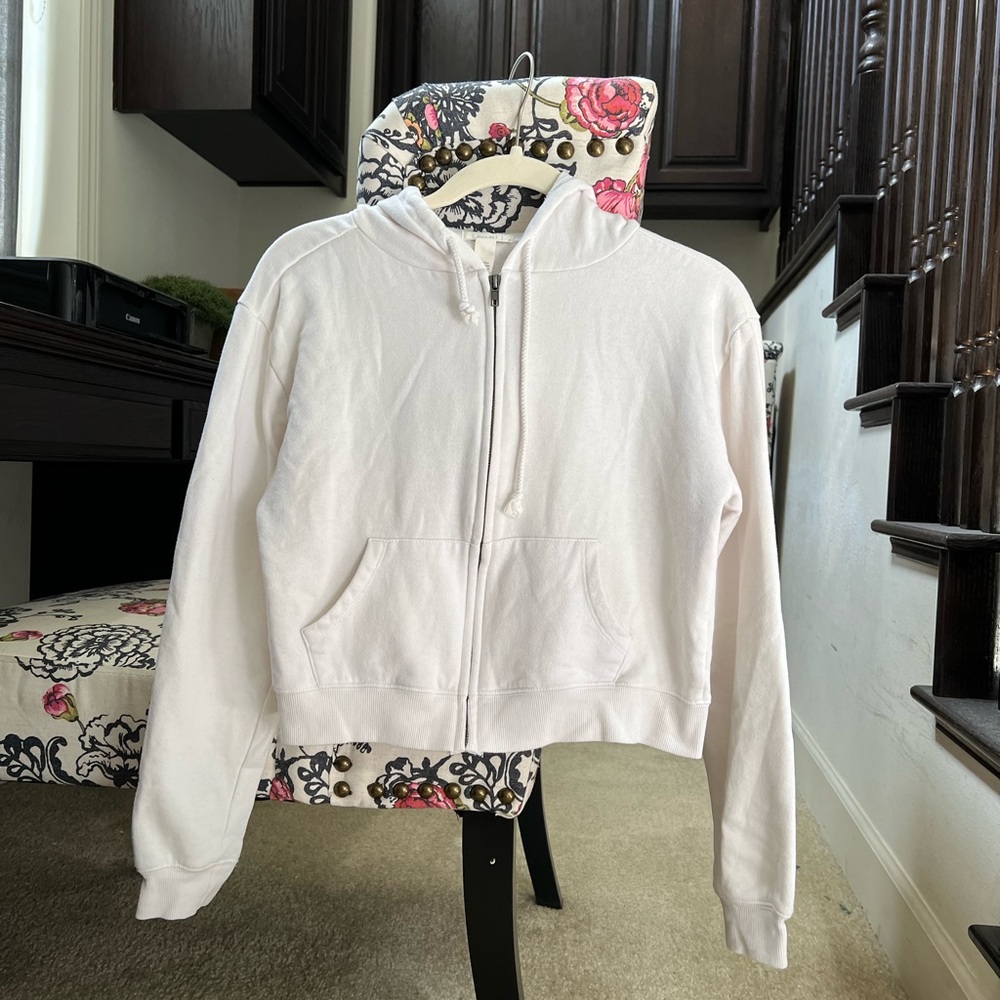 Tilly’s white cropped hoodie